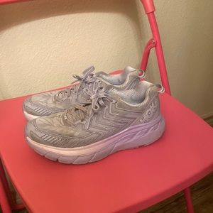 Size 6 OV Cloud Hoka One One Clifton’s